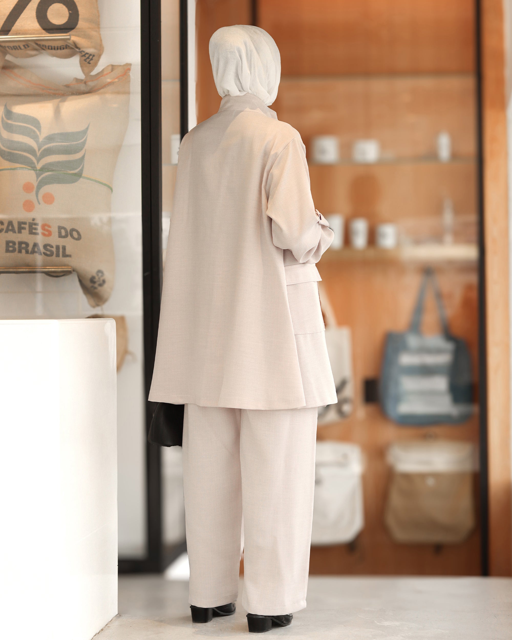 Front-Zip Linen Set – Soft Beige