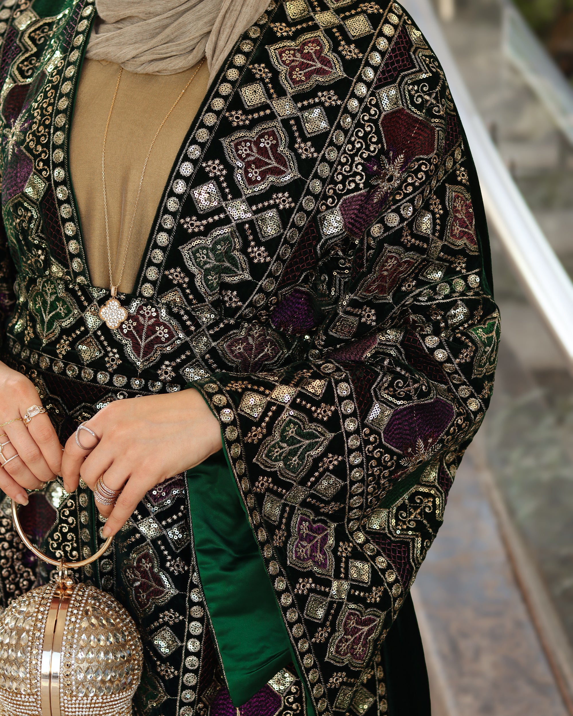 Embroidered Velvet Daraa Set – Emerald Mix