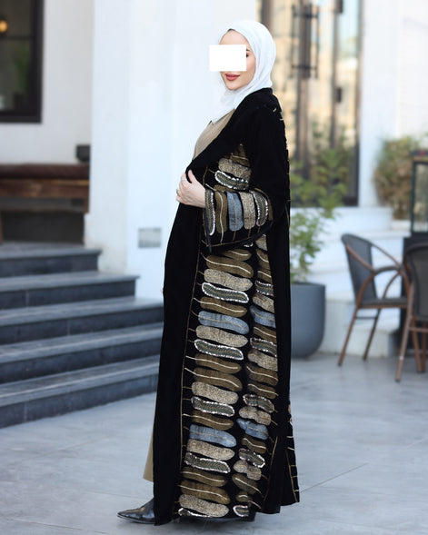 Embroidered Velvet Daraa Set – Black & Gold
