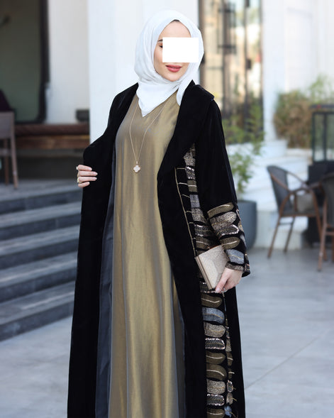 Embroidered Velvet Daraa Set – Black & Gold