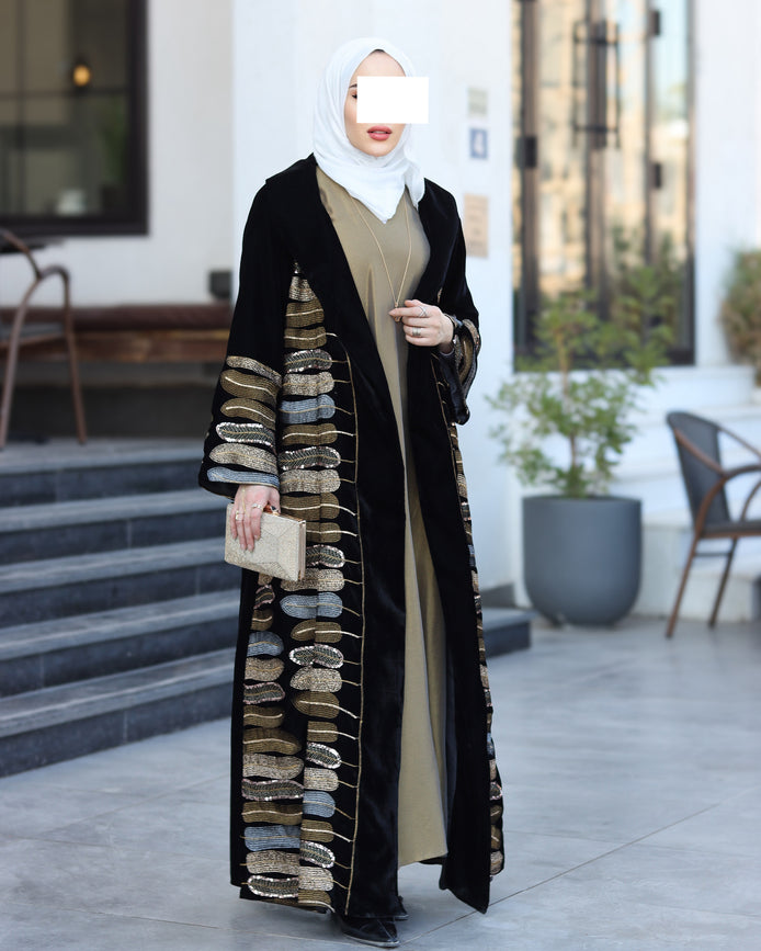 Embroidered Velvet Daraa Set – Black & Gold