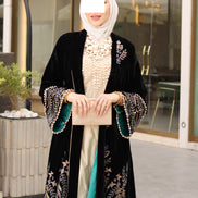 درّاعة مخمل مطرزة قطعتين – أسود بحواف تركواز