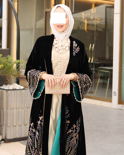 درّاعة مخمل مطرزة قطعتين – أسود بحواف تركواز