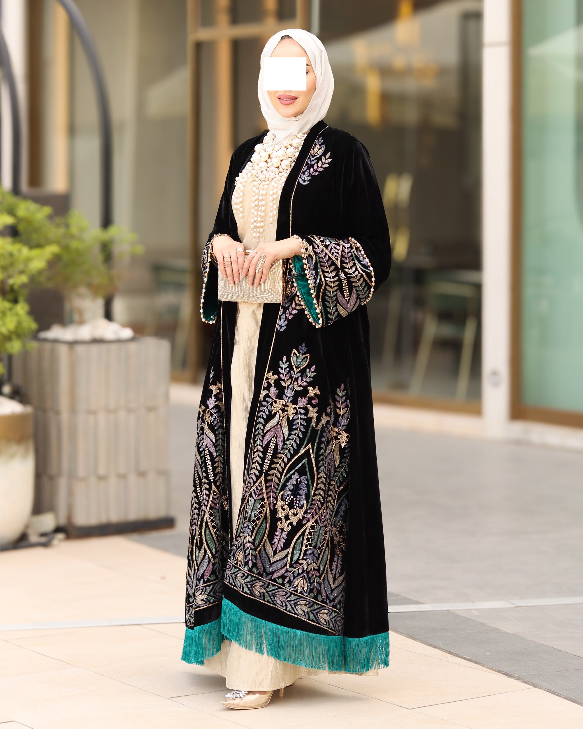 درّاعة مخمل مطرزة قطعتين – أسود بحواف تركواز