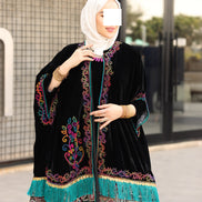 درّاعة مخمل مطرزة قطعتين – أسود وحواف تركواز