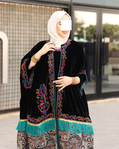 درّاعة مخمل مطرزة قطعتين – أسود وحواف تركواز