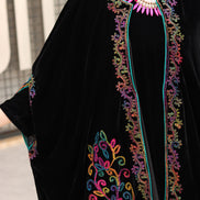 درّاعة مخمل مطرزة قطعتين – أسود وحواف تركواز