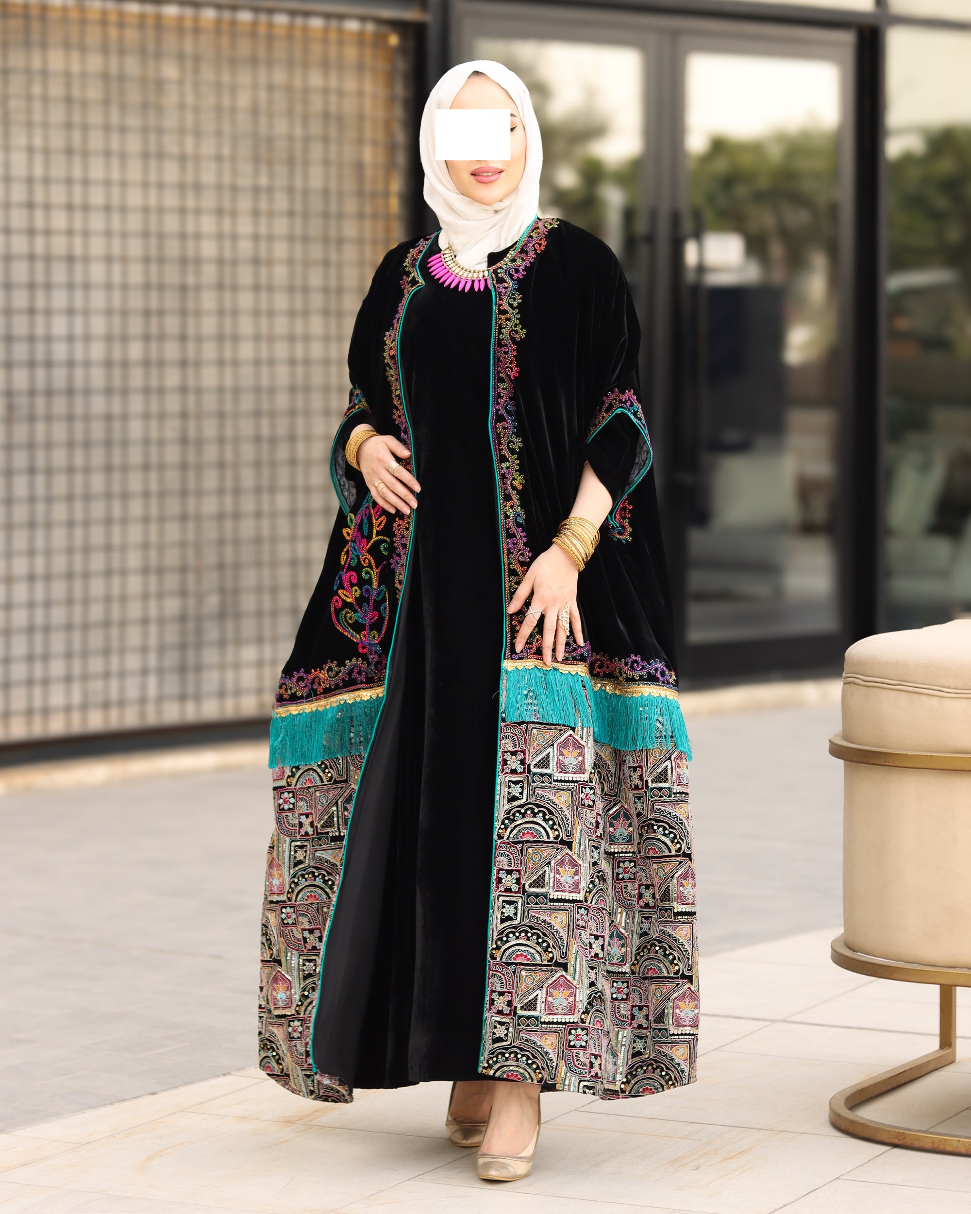 درّاعة مخمل مطرزة قطعتين – أسود وحواف تركواز