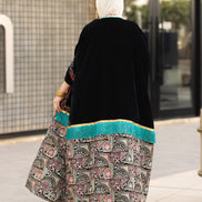 درّاعة مخمل مطرزة قطعتين – أسود وحواف تركواز