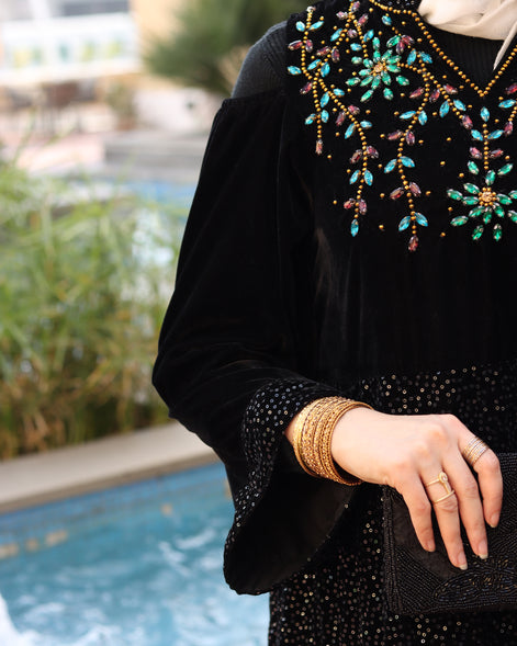 Floral Embroidered Velvet Daraa – Black Multicolor